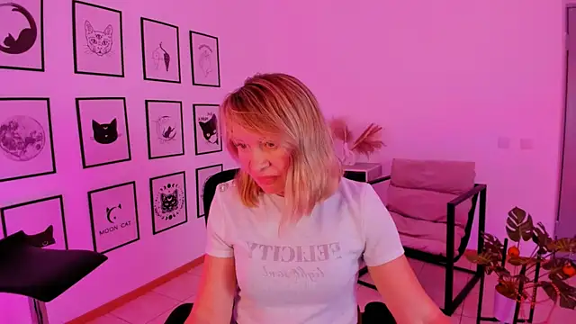 Snapshot of RosalindaFortuna chatting on 12/25/24, 02:23 RosalindaFortuna online show from 12/25/24, 02:23