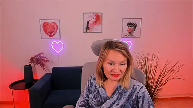 Snapshot of RosalindaFortuna chatting on 12/30/24, 12:09 RosalindaFortuna online show from 12/30/24, 12:09