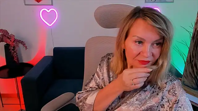 Snapshot of RosalindaFortuna chatting on 01/08/25, 02:46 RosalindaFortuna online show from 01/08/25, 02:46