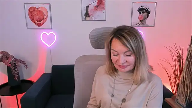 Snapshot of RosalindaFortuna chatting on 01/09/25, 11:14 RosalindaFortuna online show from 01/09/25, 11:14