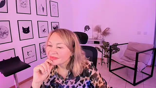 Snapshot of RosalindaFortuna chatting on 01/13/25, 11:41 RosalindaFortuna online show from 01/13/25, 11:41