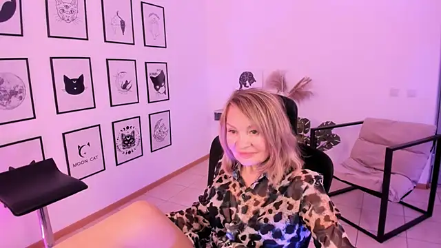 Snapshot of RosalindaFortuna chatting on 01/13/25, 02:42 RosalindaFortuna online show from 01/13/25, 02:42