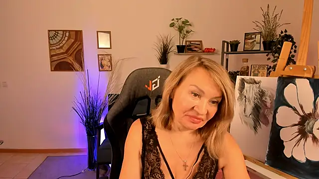 Snapshot of RosalindaFortuna chatting on 01/16/25, 10:42 RosalindaFortuna online show from 01/16/25, 10:42