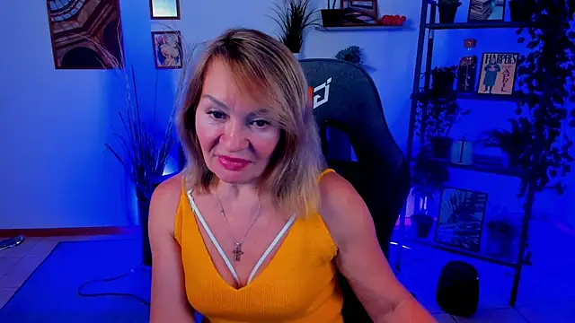 Snapshot of RosalindaFortuna chatting on 01/17/25, 10:44 RosalindaFortuna online show from 01/17/25, 10:44