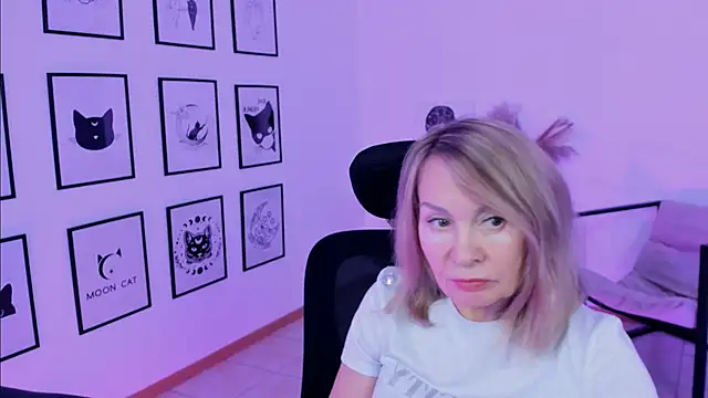 Snapshot of RosalindaFortuna chatting on 01/21/25, 10:41 RosalindaFortuna online show from 01/21/25, 10:41