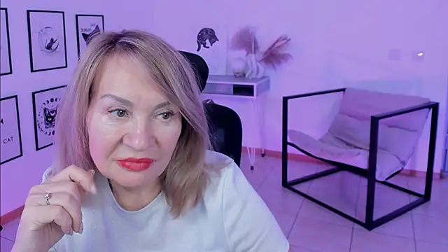 Snapshot of RosalindaFortuna chatting on 01/21/25, 01:54 RosalindaFortuna online show from 01/21/25, 01:54