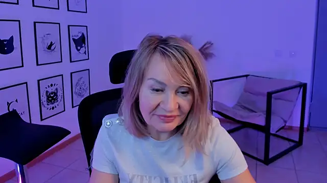 Snapshot of RosalindaFortuna chatting on 01/23/25, 10:54 RosalindaFortuna online show from 01/23/25, 10:54