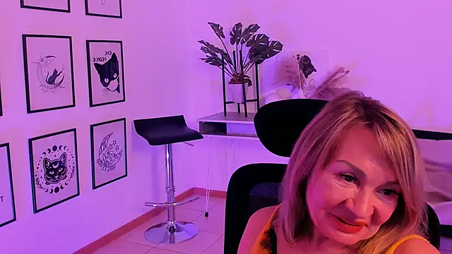 Snapshot of RosalindaFortuna chatting on 01/27/25, 02:13 RosalindaFortuna online show from 01/27/25, 02:13