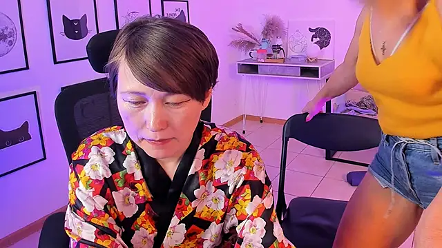 Snapshot of RosalindaFortuna chatting on 02/11/25, 02:02 RosalindaFortuna online show from 02/11/25, 02:02