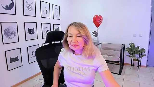 Snapshot of RosalindaFortuna chatting on 02/18/25, 11:11 RosalindaFortuna online show from 02/18/25, 11:11