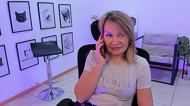 Snapshot of RosalindaFortuna chatting on 02/21/25, 11:33 RosalindaFortuna online show from 02/21/25, 11:33