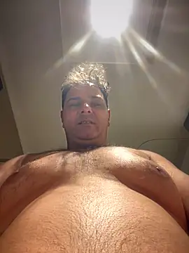 Snapshot of SecretlyDD chatting on 02/28/25, 08:20 SecretlyDD online show from 02/28/25, 08:20