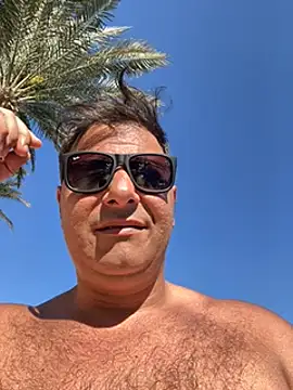 Snapshot of SecretlyDD chatting on 03/01/25, 12:56 SecretlyDD online show from 03/01/25, 12:56