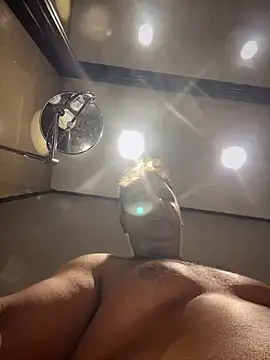 Snapshot of SecretlyDD chatting on 03/04/25, 04:27 SecretlyDD online show from 03/04/25, 04:27