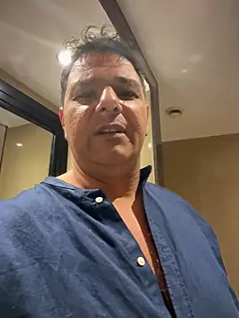 Snapshot of SecretlyDD chatting on 03/04/25, 08:49 SecretlyDD online show from 03/04/25, 08:49