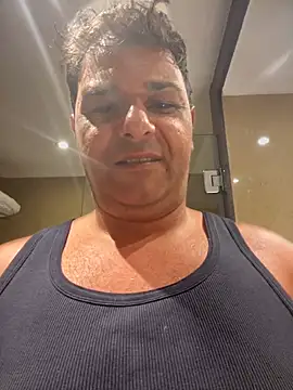 Snapshot of SecretlyDD chatting on 03/05/25, 04:24 SecretlyDD online show from 03/05/25, 04:24