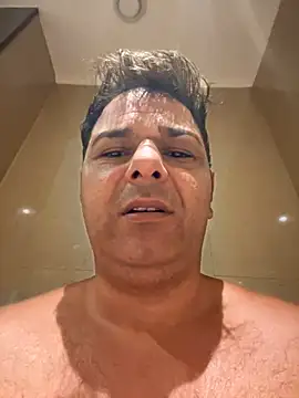 Snapshot of SecretlyDD chatting on 03/08/25, 04:34 SecretlyDD online show from 03/08/25, 04:34