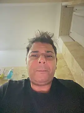 Snapshot of SecretlyDD chatting on 03/18/25, 01:32 SecretlyDD online show from 03/18/25, 01:32