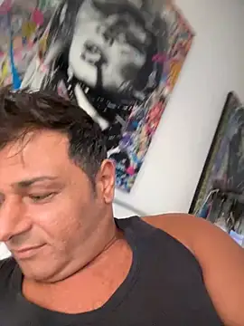 Snapshot of SecretlyDD chatting on 03/18/25, 11:19 SecretlyDD online show from 03/18/25, 11:19