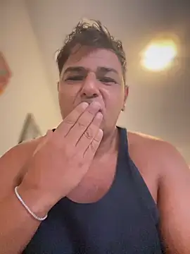 Snapshot of SecretlyDD chatting on 09/16/25, 06:36 SecretlyDD online show from 09/16/25, 06:36