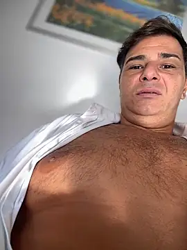 Snapshot of SecretlyDD chatting on 10/07/25, 08:33 SecretlyDD online show from 10/07/25, 08:33