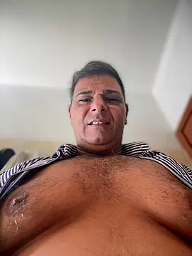 Snapshot of SecretlyDD chatting on 10/28/25, 09:02 SecretlyDD online show from 10/28/25, 09:02