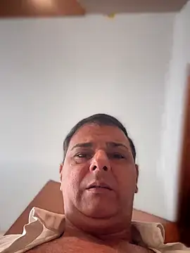 Snapshot of SecretlyDD chatting on 11/06/25, 08:48 SecretlyDD online show from 11/06/25, 08:48