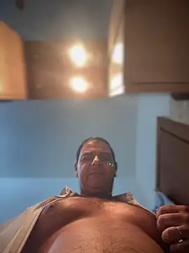 Snapshot of SecretlyDD chatting on 11/16/25, 05:07 SecretlyDD online show from 11/16/25, 05:07