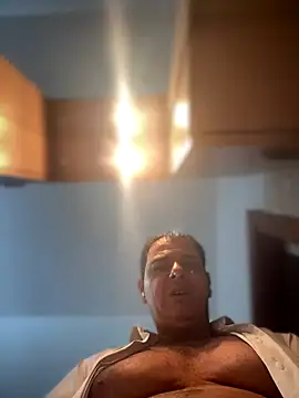 Snapshot of SecretlyDD chatting on 11/17/25, 09:26 SecretlyDD online show from 11/17/25, 09:26