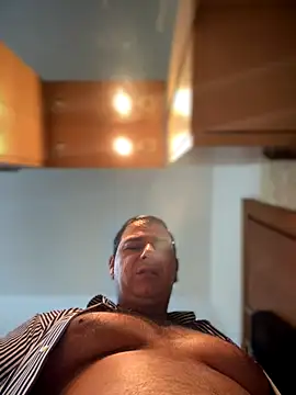 Snapshot of SecretlyDD chatting on 11/21/25, 08:24 SecretlyDD online show from 11/21/25, 08:24