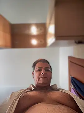 Snapshot of SecretlyDD chatting on 11/26/25, 08:48 SecretlyDD online show from 11/26/25, 08:48