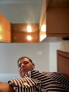 Snapshot of SecretlyDD chatting on 12/03/25, 09:29 SecretlyDD online show from 12/03/25, 09:29