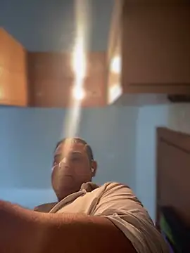 Snapshot of SecretlyDD chatting on 12/18/25, 09:15 SecretlyDD online show from 12/18/25, 09:15