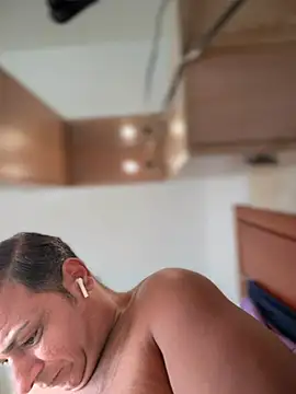 Snapshot of SecretlyDD chatting on 02/17/26, 09:50 SecretlyDD online show from 02/17/26, 09:50