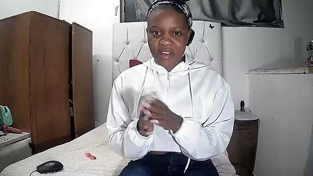 Browncaramel1999 online show from 06/06/26, 04:23