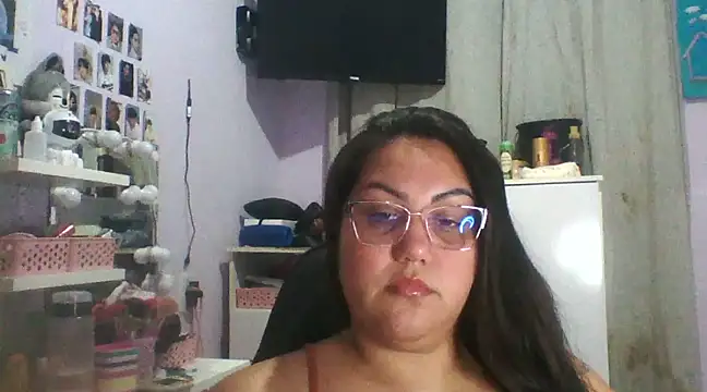 Paolaa hoot online show from 02/25/25, 04:03