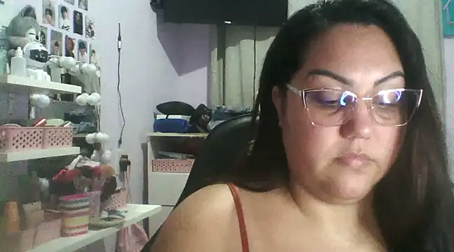 Paolaa hoot online show from 02/26/25, 04:14