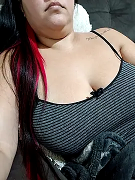Snapshot of Paolaa_hoot chatting on 05/16/26, 03:58 Paolaa hoot online show from 05/16/26, 03:58