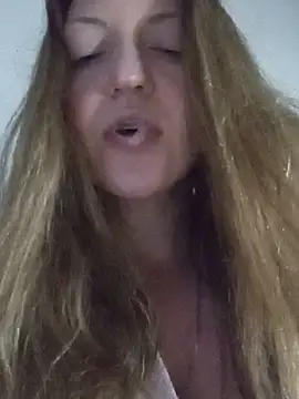 Snapshot of KattyLuuu chatting on 05/16/26, 12:40 KattyLuuu online show from 05/16/26, 12:40
