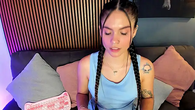 Gaby Ferrer online show from 11/04/25, 02:05