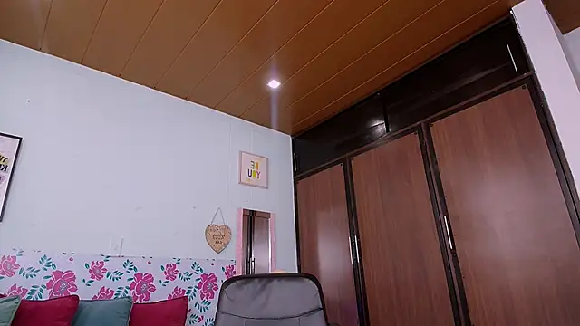 Snapshot of GabbyHills chatting on 12/23/24, 05:32 GabbyHills online show from 12/23/24, 05:32