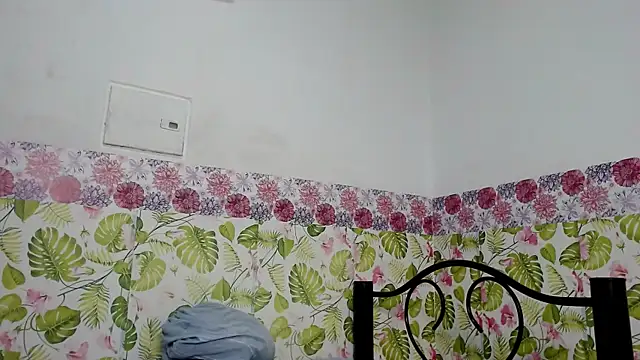 Snapshot of sweetfantacies18 chatting on 01/25/25, 01:10 sweetfantacies18 online show from 01/25/25, 01:10