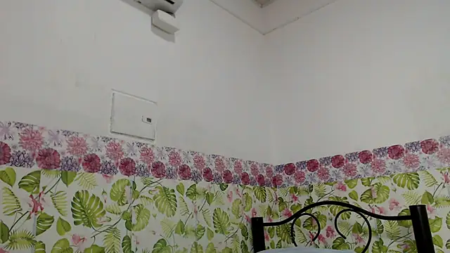 Snapshot of sweetfantacies18 chatting on 02/01/25, 12:07 sweetfantacies18 online show from 02/01/25, 12:07