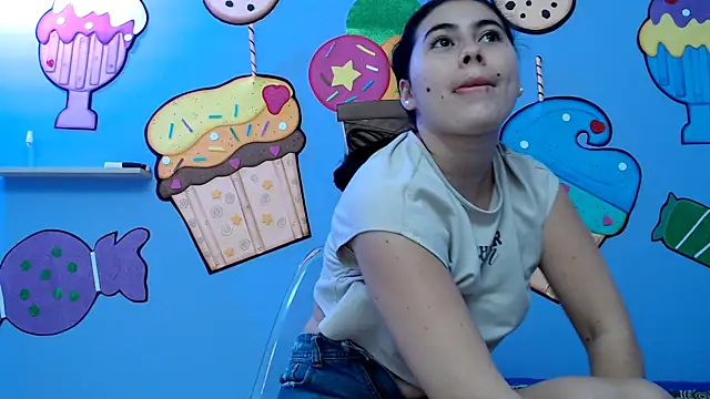 Snapshot of sweetfantacies18 chatting on 02/19/25, 01:18 sweetfantacies18 online show from 02/19/25, 01:18