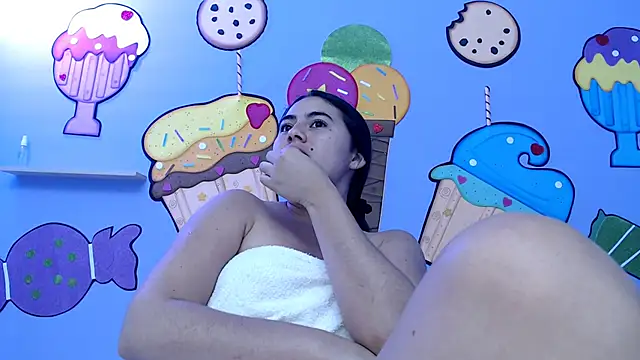 Snapshot of sweetfantacies18 chatting on 02/21/25, 04:18 sweetfantacies18 online show from 02/21/25, 04:18