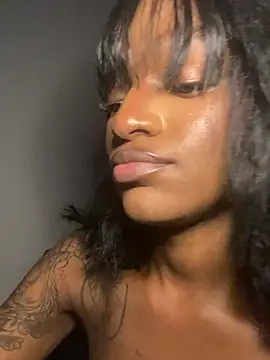 Snapshot of Zizi-campbel chatting on 02/02/25, 11:53 Zizi-campbel online show from 02/02/25, 11:53