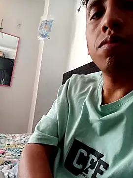 Snapshot of Alex-col chatting on 12/18/24, 08:36 Alex-col online show from 12/18/24, 08:36