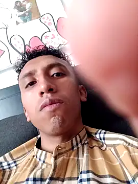 Snapshot of Alex-col chatting on 12/19/24, 09:17 Alex-col online show from 12/19/24, 09:17