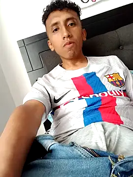 Snapshot of Alex-col chatting on 12/27/24, 09:00 Alex-col online show from 12/27/24, 09:00