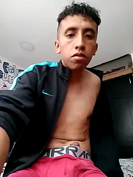 Snapshot of Alex-col chatting on 12/29/24, 10:25 Alex-col online show from 12/29/24, 10:25